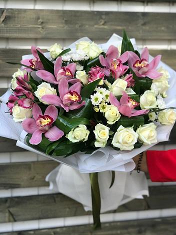 Букет цветов из: Розы и Хризантемы в Гагарине