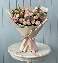 Букет цветов из:  Розы и Лизиантусы в Гагарине