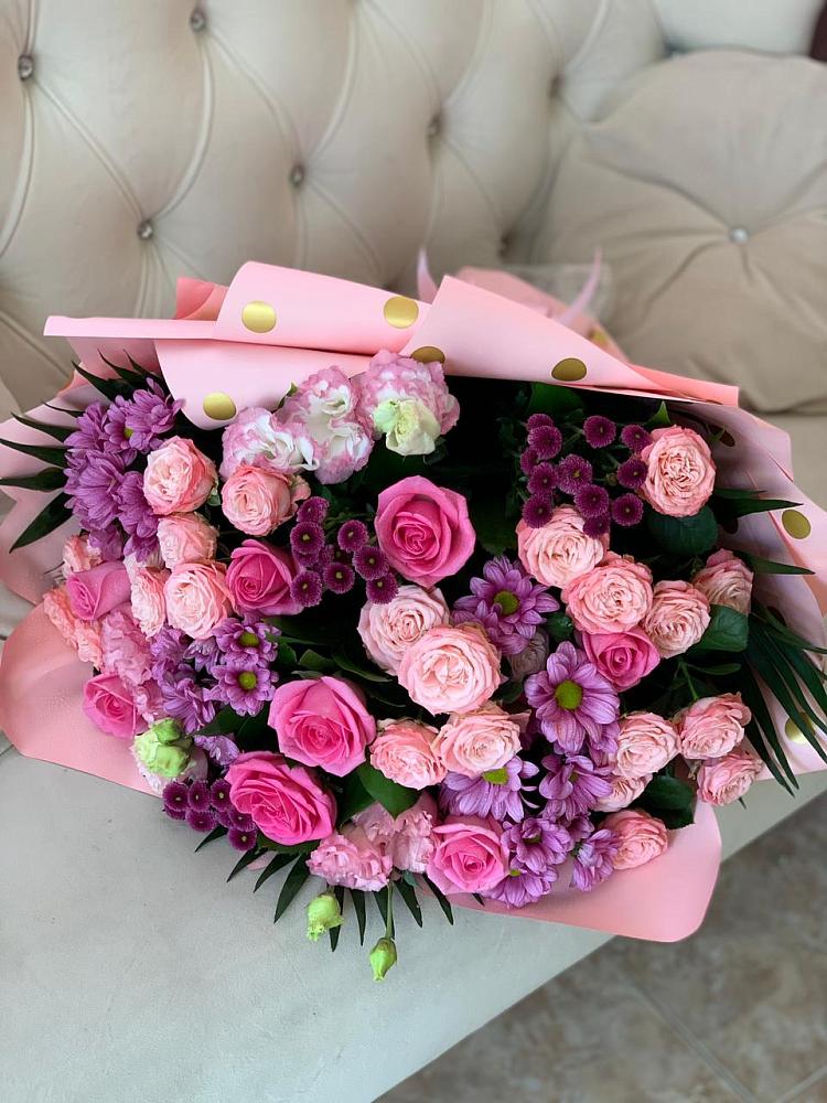 Букет цветов из: Хризантемы, Розы и Лизиантусы в Гагарине