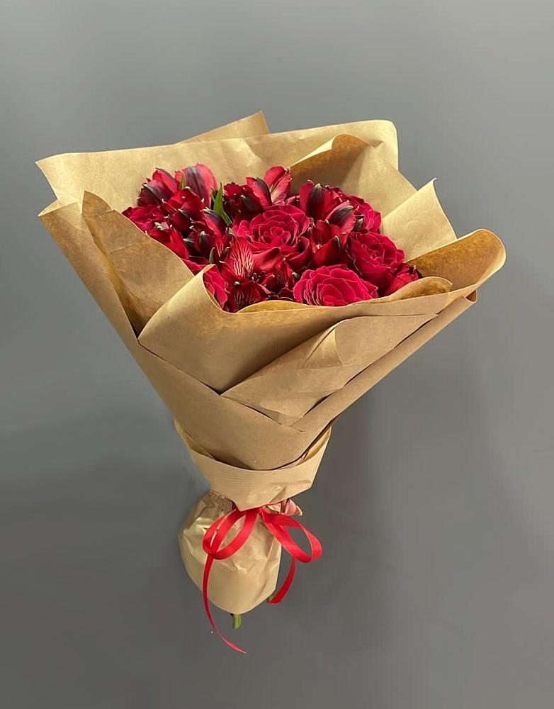 Букет цветов из: Альстромерии и Розы в Гагарине