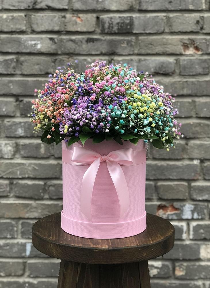 Цветочная композиция из Гипсофила и Розы в шляпной коробке в Гагарине