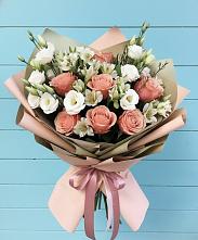 Букет цветов из:  Розы, Альстромерии и Лизиантусы в Гагарине