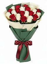 Букет Микс из красных и белых роз в Гагарине