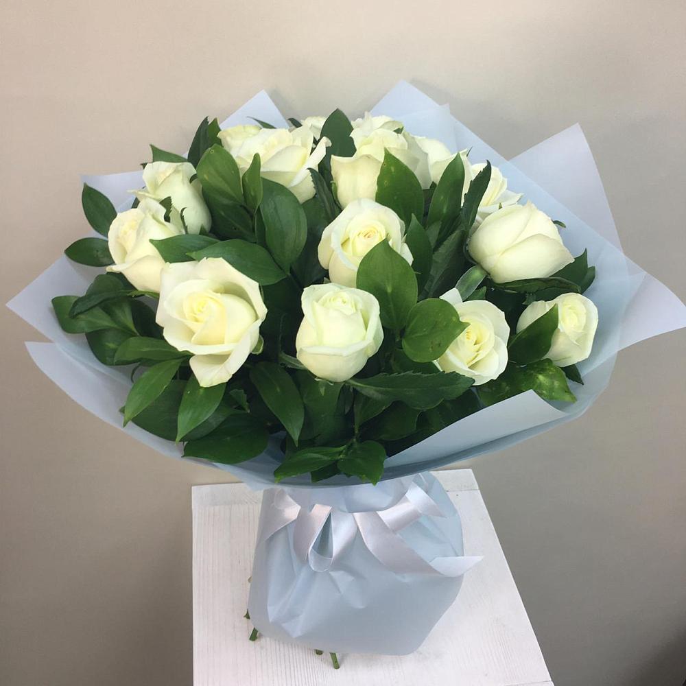 Букет 15 Белых роз Проуд в Гагарине