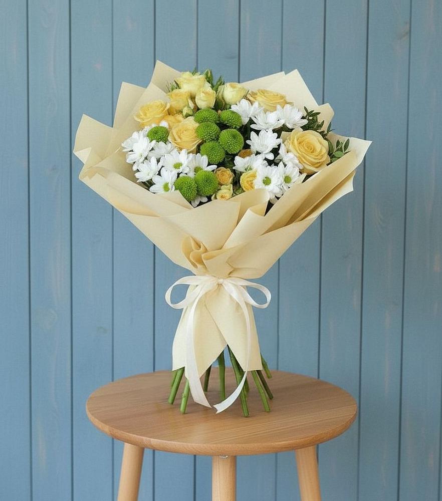 Букет цветов из: Хризантемы и Розы в Гагарине