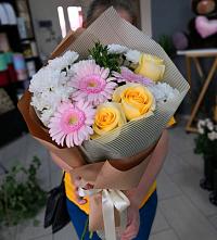 Букет цветов из:  Герберы, Розы и Хризантемы в Гагарине