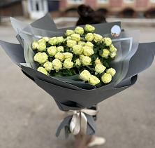 Букет Белые кустовые розы Солинеро в Гагарине
