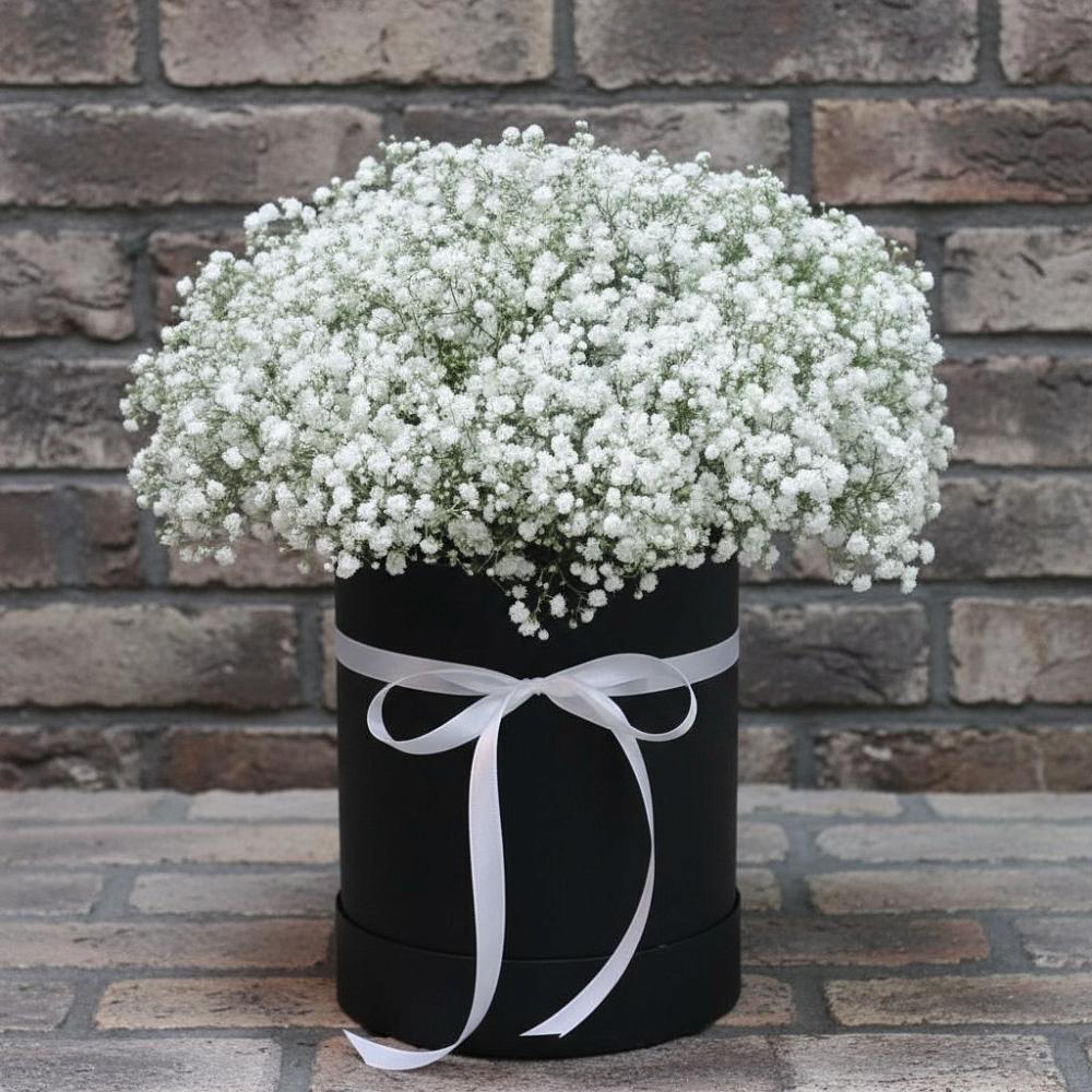 Цветочная композиция из Гипсофила в шляпной коробке в Гагарине