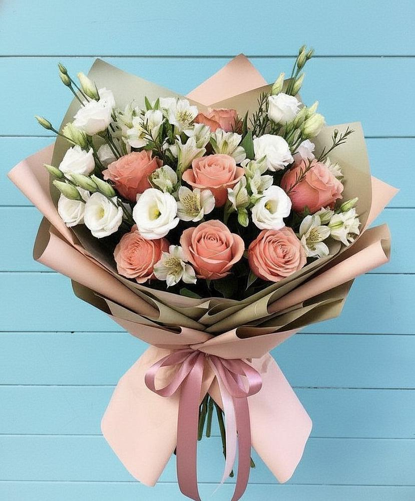 Букет цветов из: Розы, Альстромерии и Лизиантусы в Гагарине
