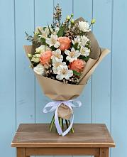 Букет цветов из:  Альстромерии, Лизиантусы, Розы и Хризантемы в Гагарине