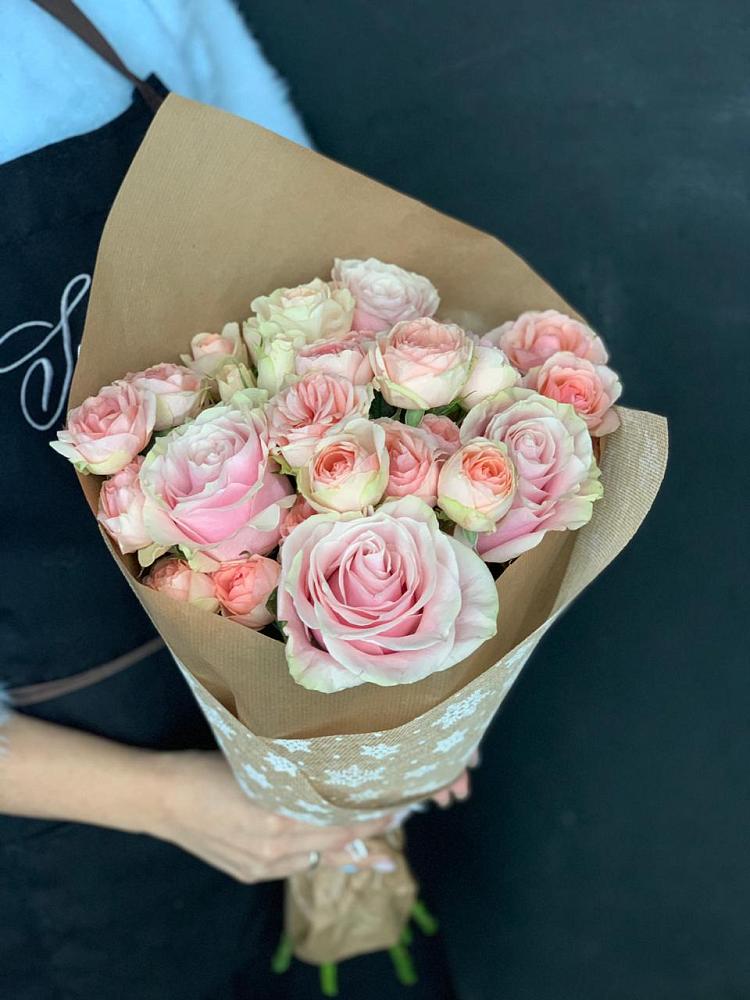 Букет цветов из: Хризантемы и Розы в Гагарине