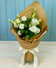 Букет цветов из:  Хризантемы и Лизиантусы в Гагарине