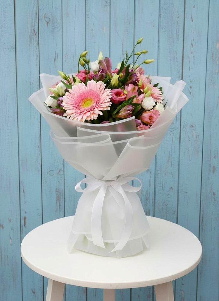 Букет цветов из: Герберы, Альстромерии и Лизиантусы в Гагарине