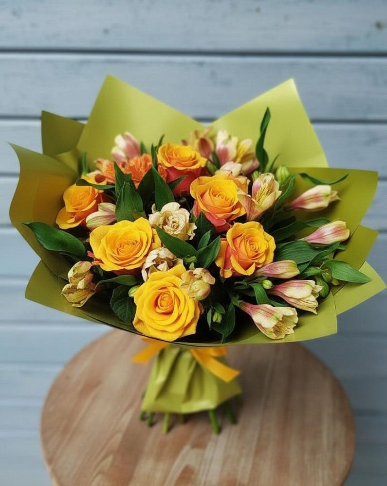 Букет цветов из: Альстромерии и Розы в Гагарине