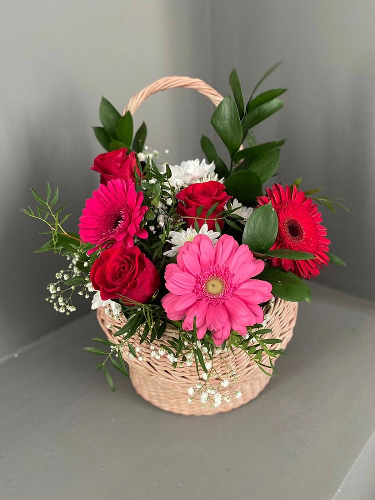Цветочная композиция из Розы, Хризантемы и Герберы в корзине в Гагарине
