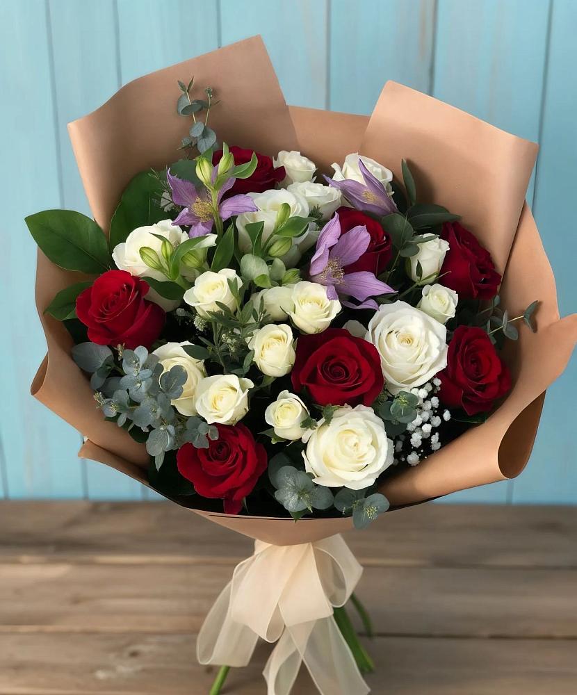 Букет цветов из: Розы и Альстромерии в Гагарине