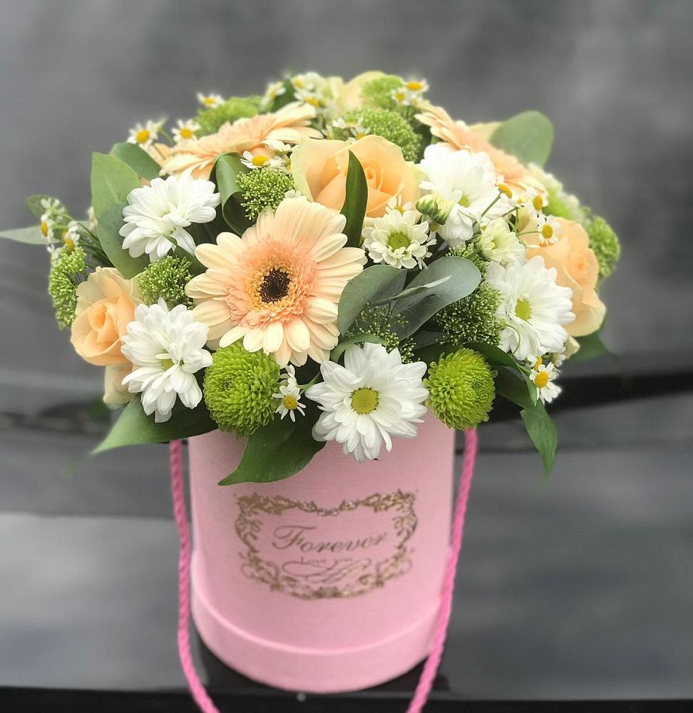 Цветочная композиция из Розы, Герберы и Хризантемы в шляпной коробке в Гагарине