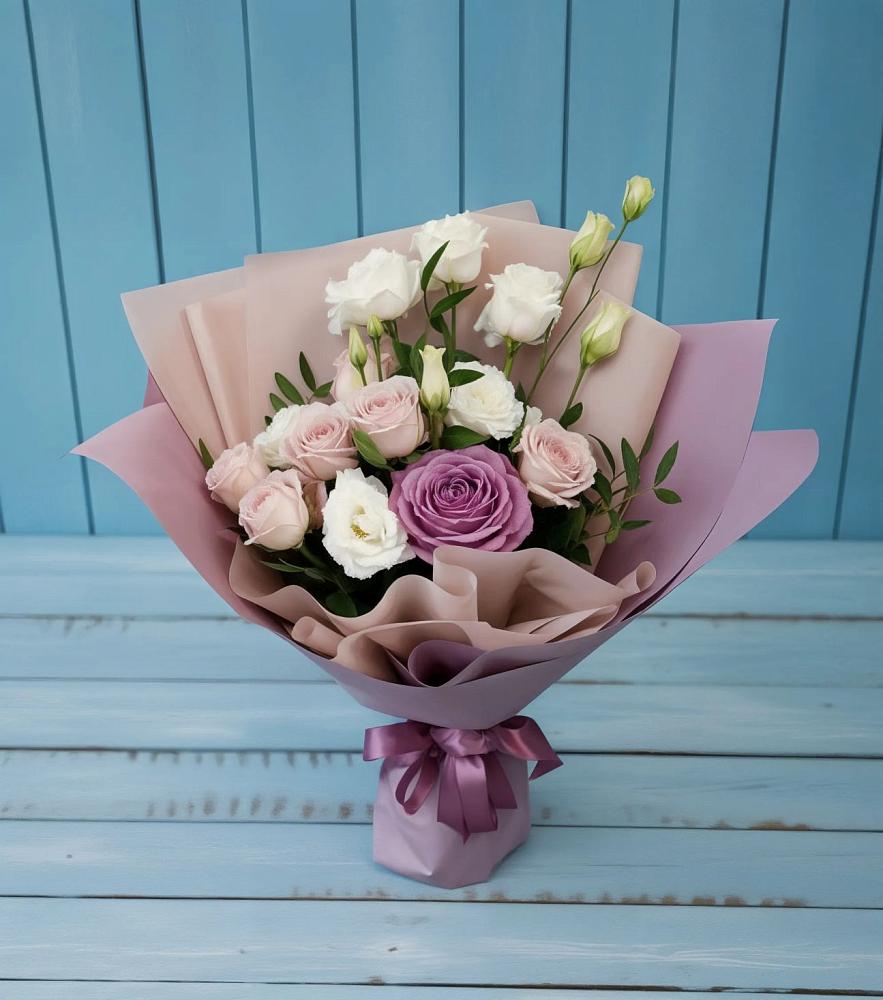 Букет цветов из: Розы и Лизиантусы в Гагарине